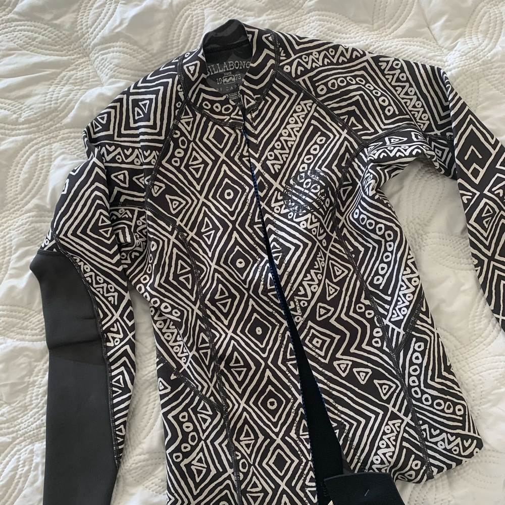 Billabong NWT Surf Top